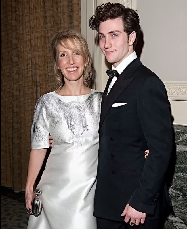 ΑΑΡΟΝ ΤΕΪΛΟΡ-ΤΖΟΝΣΟΝ