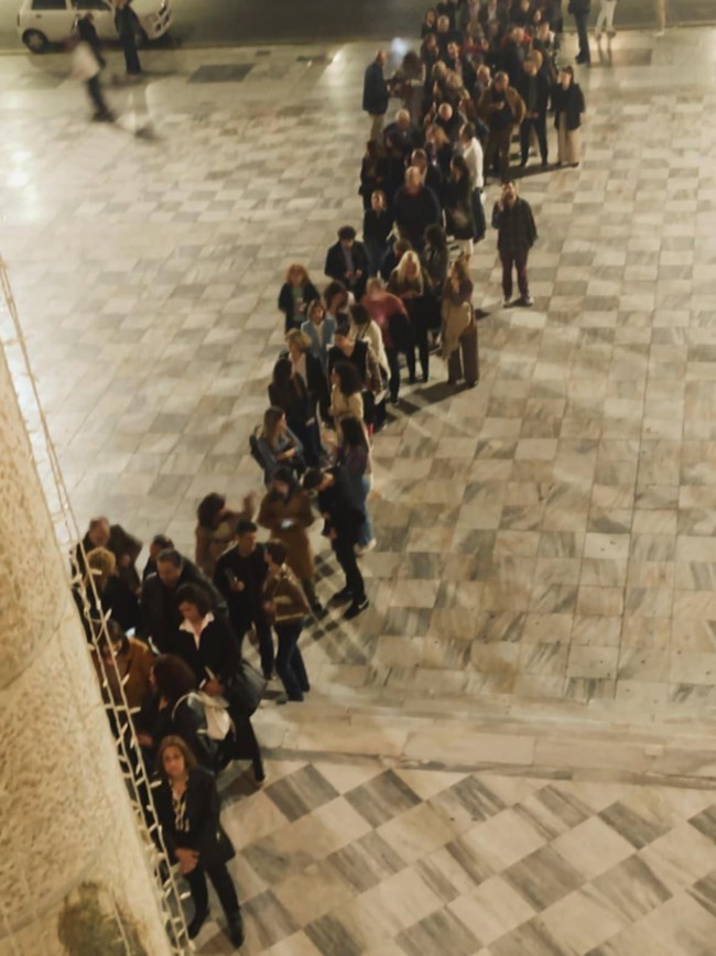 Τι συμβαίνει στο Δημοτικό Θέατρο Πειραιά; - 130 χρόνια επιτυχημένης πορείας μέσα από ιστορικές φωτό