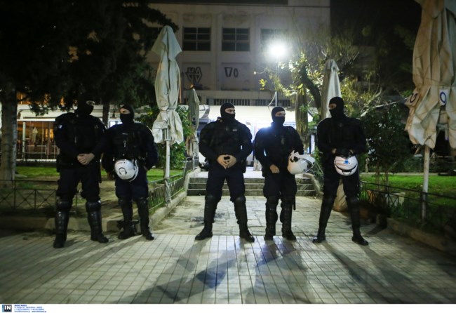 Εγκλημα στον Νέο Κόσμο: Νέο ξεκαθάρισμα λογαριασμών με έναν νεκρό σε μια πλατεία γεμάτη κόσμο