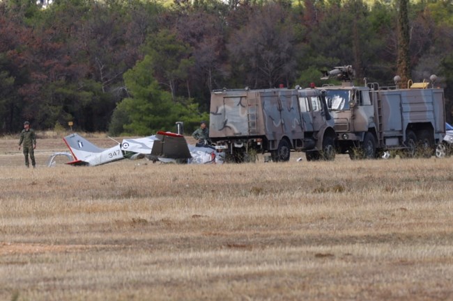 Τατόι: Πώς έγινε το ατύχημα με το εκπαιδευτικό αεροσκάφος - Σε βαριά κατάσταση ο ένας από τους δύο χειριστές [βίντεο]