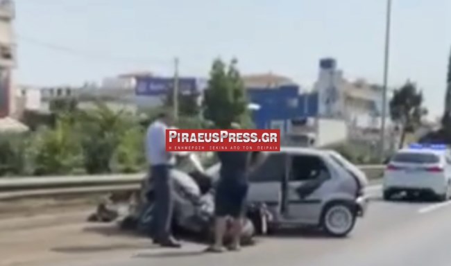 Σοβαρό τροχαίο στον Κηφισό: Μοτοσικλέτα σφήνωσε κάτω από αυτοκίνητο [εικόνες - βίντεο]
