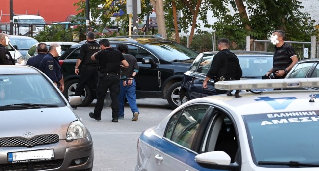 Λάρισα συμπλοκή μαχαίρι