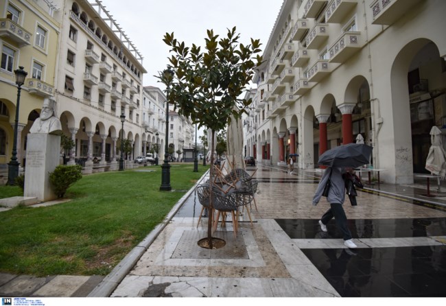 Έρημη πόλη η Θεσσαλονίκη μετά το lockdown: Ελάχιστοι κυκλοφορούν - Θυμίζουν Μάρτιο οι δρόμοι [εικόνες]