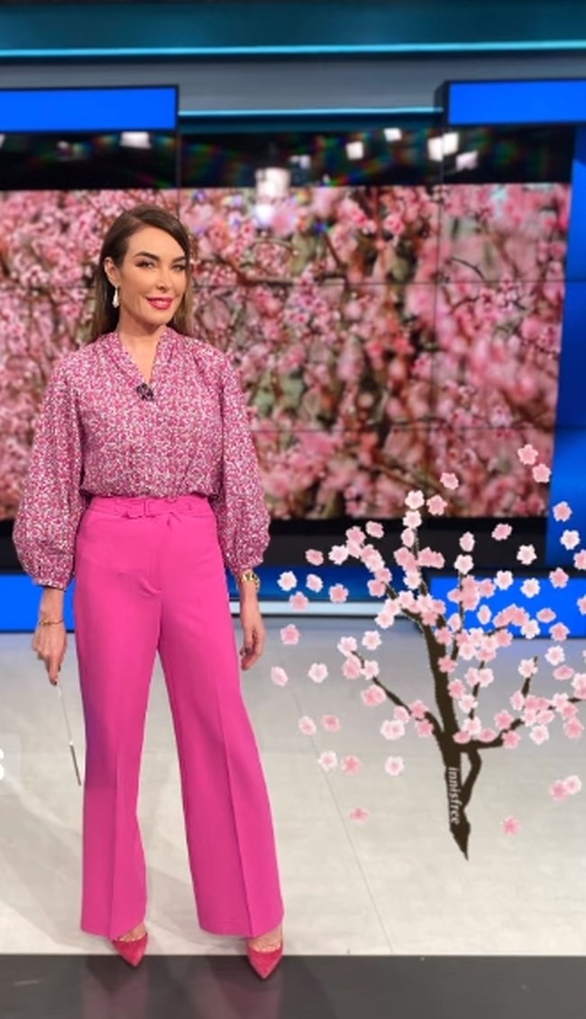 Τατιάνα Στεφανίδου: Έφερε την άνοιξη με total pink σύνολο ιδανικό για άψογα ανοιξιάτικα looks