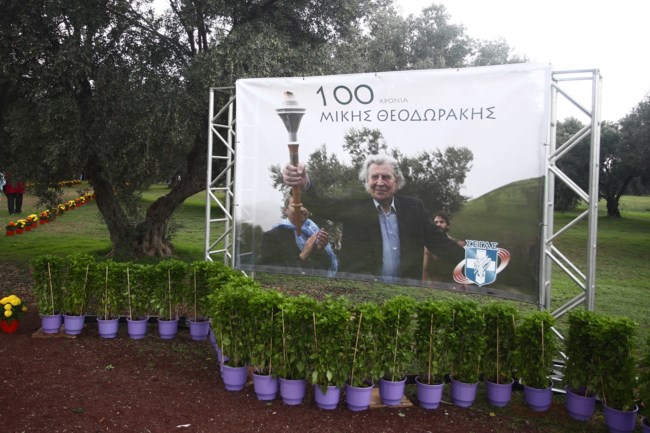 Αυθεντικός Μαραθώνιος Αθήνας: Με Φαραντούρη και Μποφίλιου η τελετή έναρξης στον Τύμβο του Μαραθώνα [εικόνες]