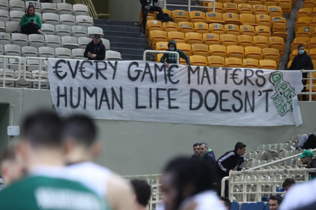 Παναθηναϊκός-Εφές 82-87: "Κάθε ματς μετράει, η ανθρώπινη ζωή όχι"- Πανό πένθους στο ΟΑΚΑ για την τραγωδία στα Τέμπη