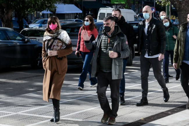 Στον Άρειο Πάγο για 4 βαριές κατηγορίες ο Κώστας Βαξεβάνης- Συγκέντρωση φίλων του έξω από το δικαστήριο [εικόνες]