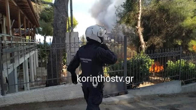 Υπό έλεγχο η φωτιά στα Ίσθμια Κορινθίας - Απειλήθηκαν σπίτια - Εκκενώθηκε οικισμός [Eικόνες-Βίντεο]