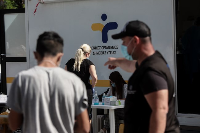 Κορονοϊός: Συναγερμός στην πλατεία Βικτωρίας - 19 νέα κρούσματα βρήκαν τα rapid τεστ
