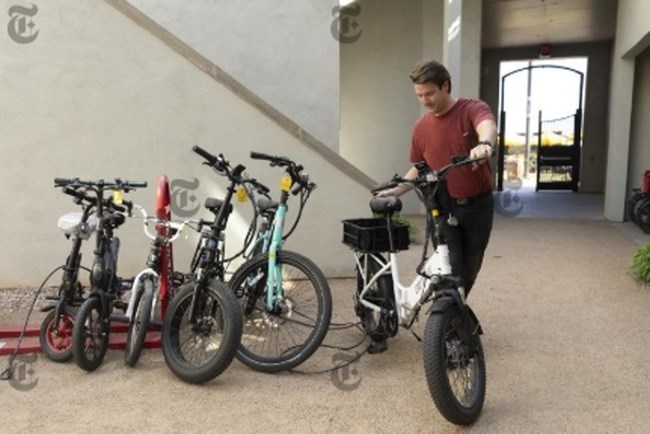 Μια ευτυχισμένη ζωή χωρίς αυτοκίνητο στην Αριζόνα- Μια γειτονιά με έμπνευση από τα ελληνικά νησιά