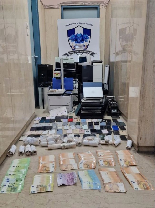 Συνελήφθη 55χρονος που έφτιαχνε πλαστά διαβατήρια - Πάνω από 350.000 ευρώ η "μπάζα" του