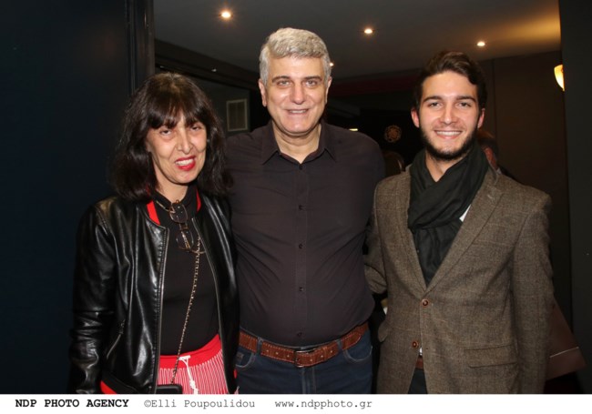 Κώστας Καραμανλής: Ο γιος του, Αλέξανδρος σε μια σπάνια δημόσια εμφάνιση - Οι εικόνες από τη θεατρική έξοδό του