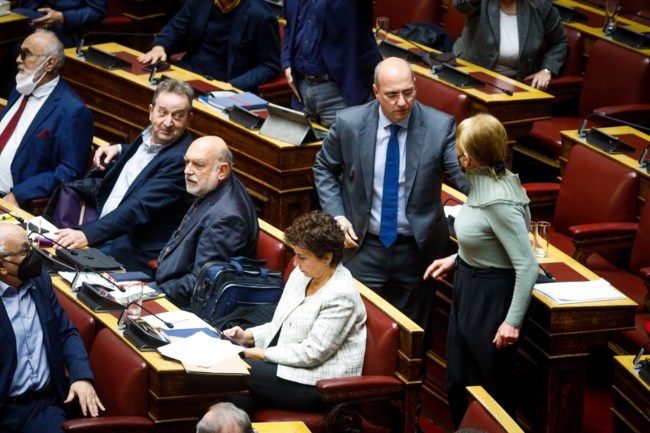 Βουλή: Το προσβλητικό σχόλιο που έκανε έξαλλη τη Φωτεινή Πιπιλή και έφυγε... σφαίρα προς τα έδρανα του ΣΥΡΙΖΑ [Εικόνες]