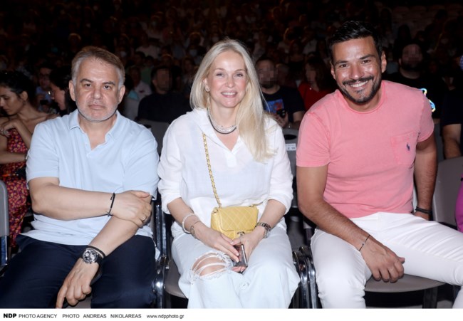Μαρί Κωνσταντάτου: Πανέμορφη στα 51 της με total white look και ελάχιστο μακιγιάζ που τόνισε τη φυσική ομορφιά της