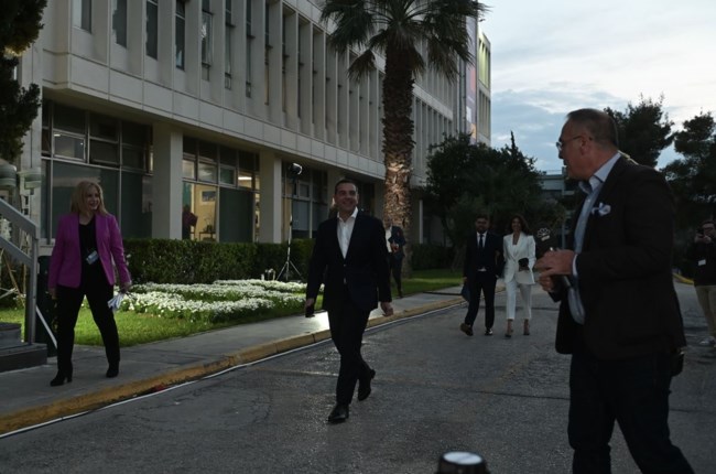 Debate - Τσίπρας: Σε άλλο κανάλι θα μπει γκολ σήμερα, κρίμα που δεν γίνεται με άνεση διαλόγου