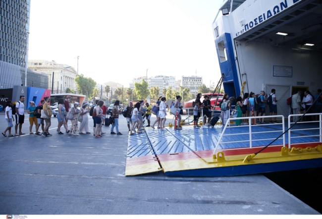 Αδειάζει η Αθήνα: Φεύγουν άρον άρον αδειούχοι του Αυγούστου - Αυξημένη η κίνηση σε λιμάνια, διόδια και ΚΤΕΛ - "Νέκρωσε" ο Βόλος