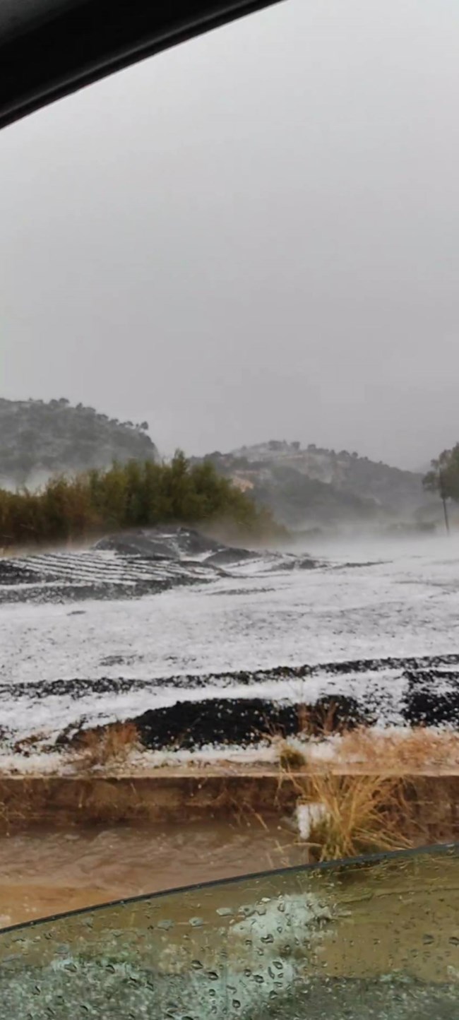 Κρήτη: Έντονη χαλαζόπτωση και καταιγίδες - Άσπρισαν οι δρόμοι στο Φόδελε [εικόνες - βίντεο]