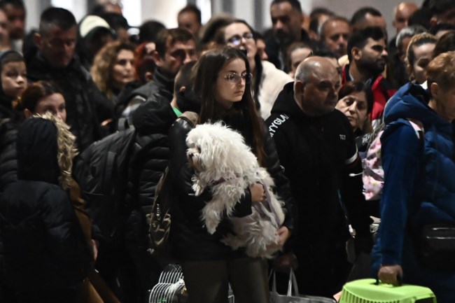 Ωρες αγωνίας στη Σαντορίνη: Νέοι σεισμοί 4,9 και 4,8 Ρίχτερ - Εγκαταλείπουν οι κάτοικοι το νησί, το αδιαχώρητο στo λιμάνι
