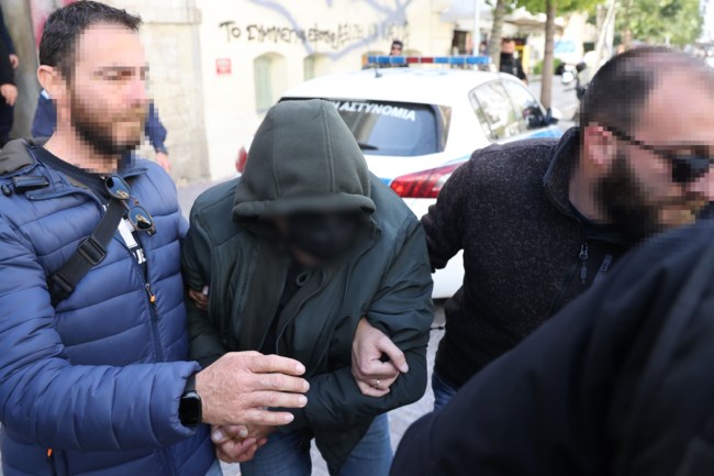 Ηράκλειο: Ο μαστροπός λυράρης απειλούσε τον ανήλικο με μαχαίρι και τον ανάγκαζε να συναντά άγνωστους άνδρες