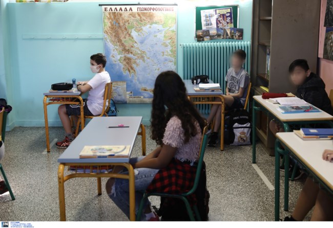 Πότε ανοίγουν τα σχολεία: Νέα σενάρια - Σε δύο φάσεις ή στις 14 Σεπτεμβρίου για όλους τους μαθητές [Βίντεο]