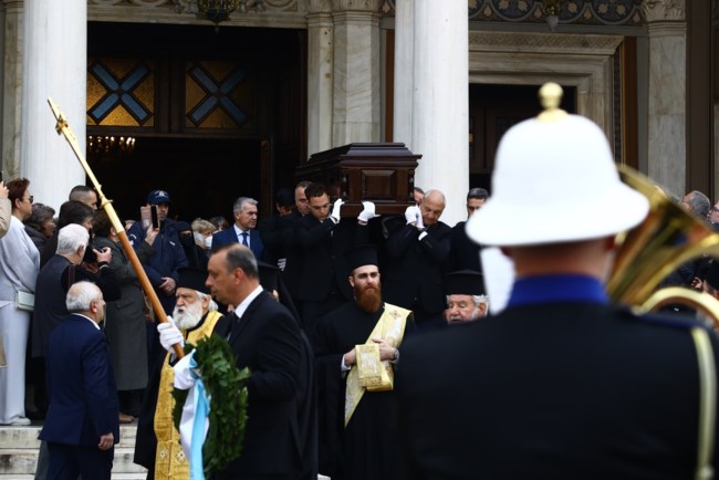 Αρχιεπίσκοπος Αναστάσιος: Αναχώρησε για την Αλβανία το σκήνωμά του - Τριήμερο λαϊκό προσκήνυμα στα Τίρανα