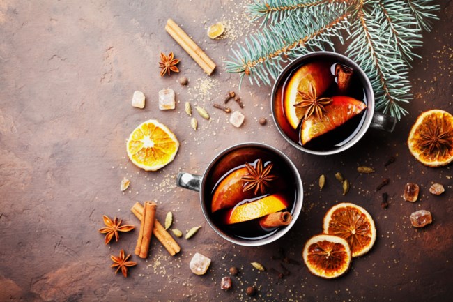 Glühwein: Συνταγή για το απόλυτο χριστουγεννιάτικο ποτό - Ζεστό αρωματικό κρασί, έτοιμο σε 5 λεπτά