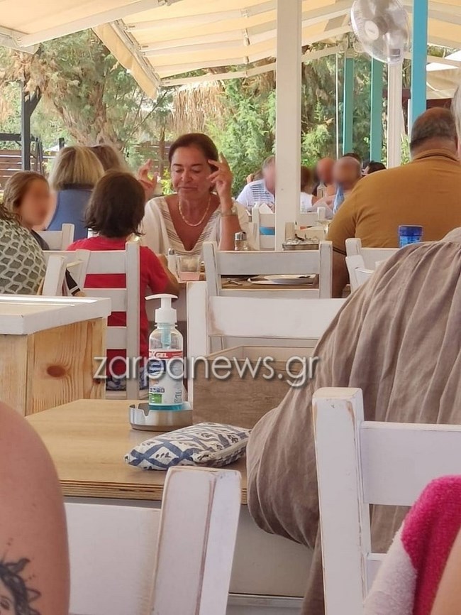 Ντόρα Μπακογιάννη: Στην Κρήτη με τα εγγόνια της - Στο αγαπημένο της Μαράθι για ψαράκι