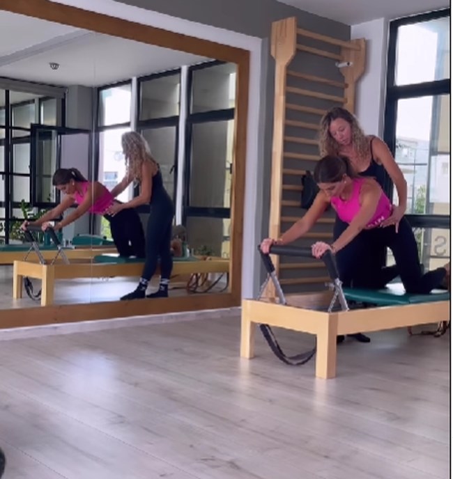 Σταματίνα Τσιμτσιλή: Κάνει pilates reformer και μας δείχνει πού οφείλει το καλλίγραμμο σώμα της