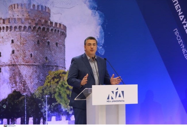 Απόστολος Τζιτζικώστας