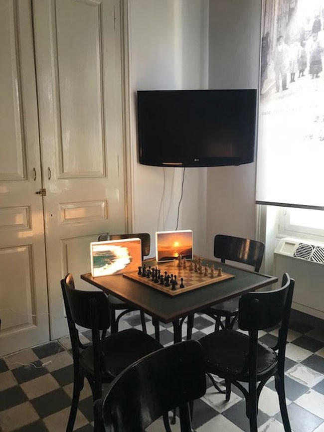 "Φωτεινά κουτιά" γεμάτα καλοκαίρι και φως- Μια ιδιαίτερη έκθεση στην Ανδρο