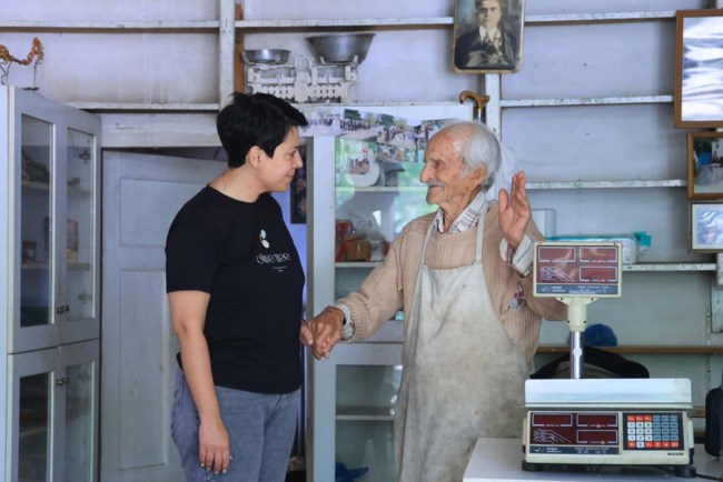 Εκατοντάχρονος σε χωριό της Λάρισας αποκαλύπτει το μυστικό της μακροζωίας του – Ετοιμάζει ανοιχτό πάρτι γενεθλίων [εικόνες]