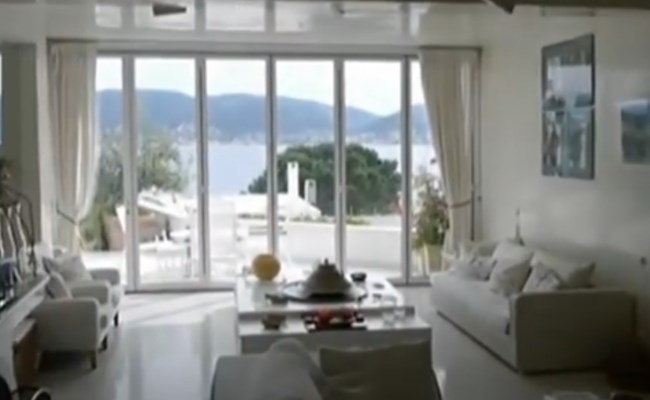 Ασφαλιστικά μέτρα κατά των δύο παιδιών της Ζωής Λάσκαρη - Τα χρέη από την πολυτελή βίλα στο Πόρτο Ράφτη