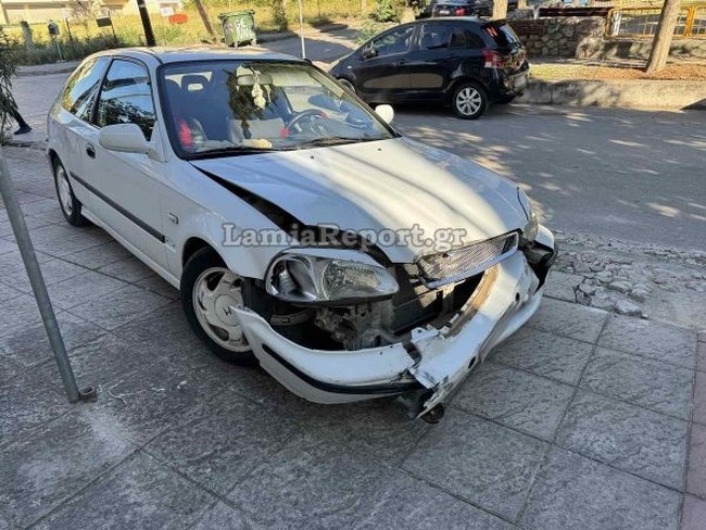 Λαμία: Διπλή καραμπόλα σε διασταύρωση με τέσσερα αυτοκίνητα [εικόνες]