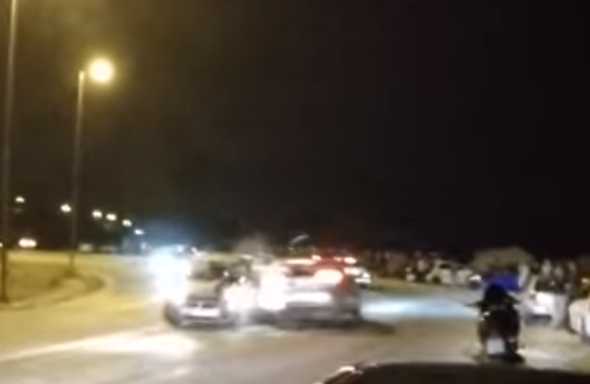 Ανατριχιαστικό τροχαίο στα Λιμανάκια: Κινδύνεψαν ζωές - Σοκαριστικό βίντεο