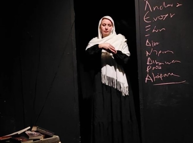 Η ιστορία που σόκαρε το πανελλήνιο αποκαλύπτεται στη σκηνή - Ο συνθέτης, το κρυφό παιδί και η θαμμένη κασέτα