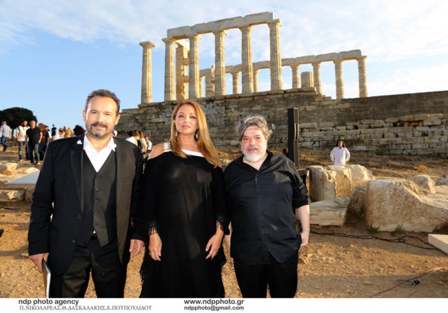 Αντζελα Γκερέκου: Η εντυπωσιακή, αέρινη εμφάνιση στο Σούνιο - Για τα 70 χρόνια ΕΟΤ [εικόνες]