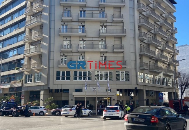 Θεσσαλονίκη: Νεκρή 63χρονη γυναίκα που έπεσε από τον όγδοο όροφο ξενοδοχείου [εικόνες-βίντεο]