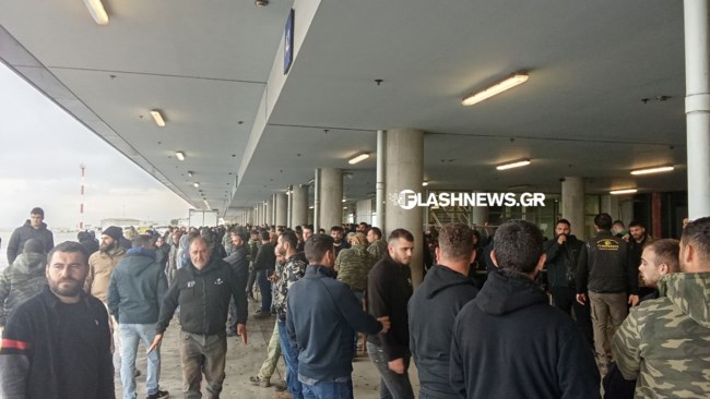Σκληραίνουν τη στάση τους οι αγρότες: Κλειστά τα αεροδρόμια σε Ηράκλειο και Χανιά, μπήκαν στην πίστα