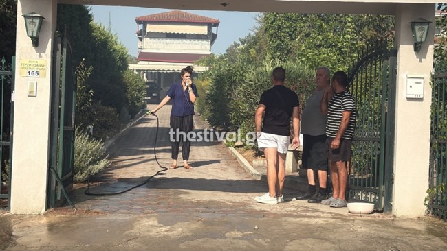 Θεσσαλονίκη: Μαίνεται η φωτιά στην Πυλαία, ενισχύθηκαν οι δυνάμεις - Μήνυμα από το 112 για εκκένωση, απειλούνται σπίτια