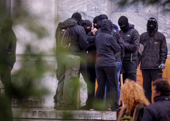 Πώς ένας "εγκαυματίας" από μολότοφ οδηγεί σε συλλήψεις 4 υπόπτων για τρομοκρατία