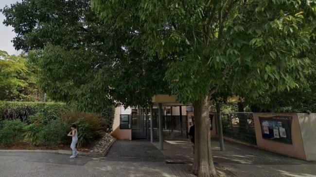 Σοκ σε Γυμνάσιο στη Γαλλία: Μαθητής μαχαίρωσε την καθηγήτρια των καλλιτεχνικών - Σε σοβαρή κατάσταση η εκπαιδευτικός