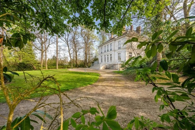 Νέοι ιδιοκτήτες στον διακριτικό παράδεισο του Καρλ Λάγκερφελντ: Αφιέρωσε 4 χρόνια για την ανακαίνιση αλλά δεν κοιμήθηκε ούτε ένα βράδυ