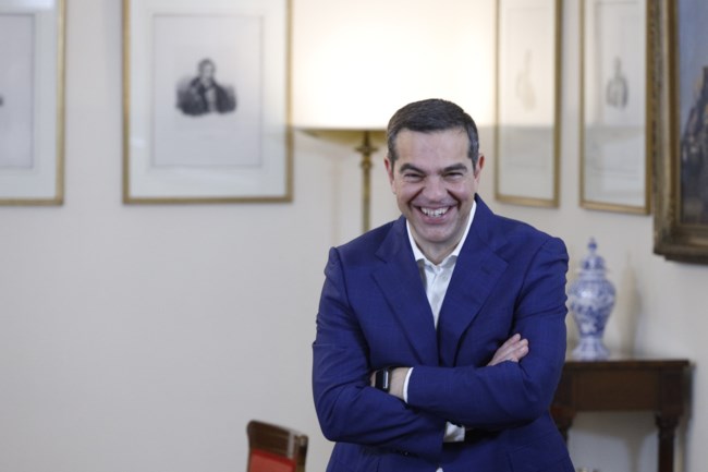 Τσίπρας γελάει