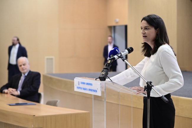 Παραλαβή-παράδοση στο Υπ. Παιδείας: Συγκινημένη η Νίκη Κεραμέως - "Αγάπησα αυτό το ταξίδι"