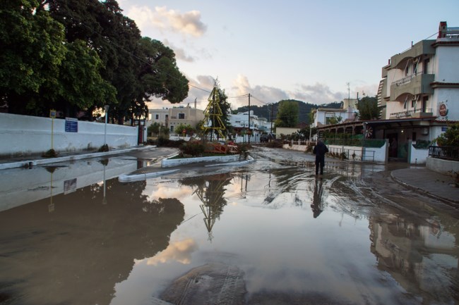 Κακοκαιρία Bora: Σε κατάσταση έκτακτης ανάγκης κηρύχθηκαν Ρόδος και τρεις Δήμοι της Λήμνου - Εικόνες αποκάλυψης