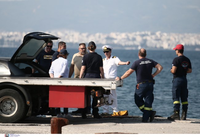 Συγκλονιστικό: Μάνα και γιος που αυτοκτόνησαν οι νεκροί δεμένοι με χειροπέδες στο ΙΧ στη Θεσσαλονίκη;