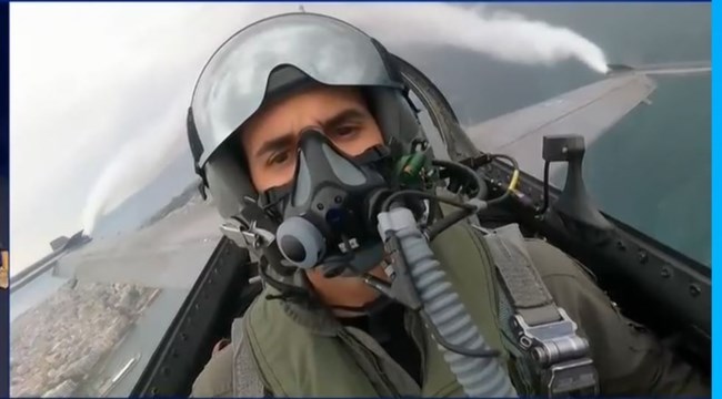 Θεσσαλονίκη: Συγκίνηση από το μήνυμα του πιλότου του F-16 - "Μία λέξη αλλάζει την Iστορία, για τους Έλληνες είναι το ΟΧΙ"