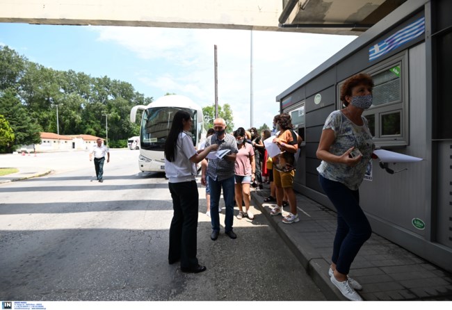 Ραγδαίες εξελίξεις: Υποχρεωτική χρήση μάσκας σε όλους τους κλειστούς χώρους εισηγούνται οι λοιμωξιολόγοι