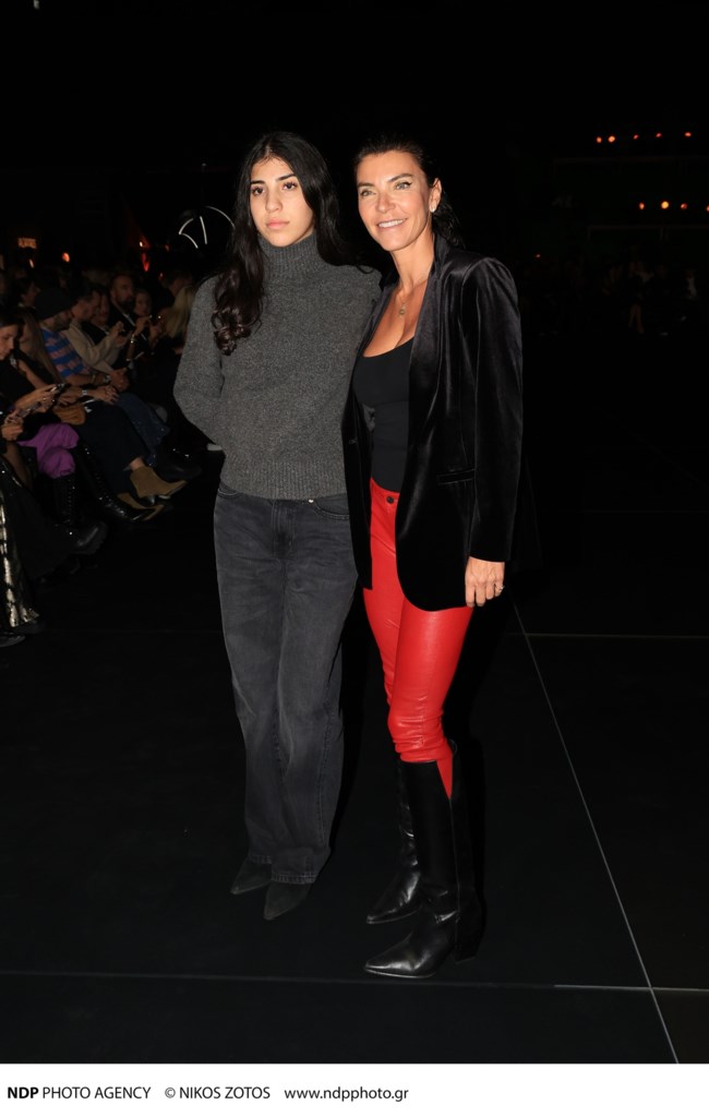 H Mαρίνα Βερνίκου με τη μικρότερη κόρη της, Ανέζια στο fashion show του Paris Valtadoros