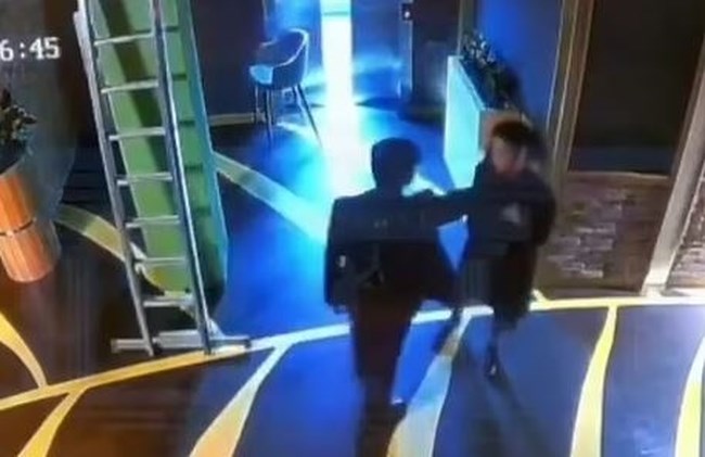Φρίκη στο Καζακστάν: Πρώην υπουργός ξυλοκόπησε μέχρι θανάτου τη σύζυγό του  - Τι είχε ισχυριστεί [Βίντεο-σοκ]